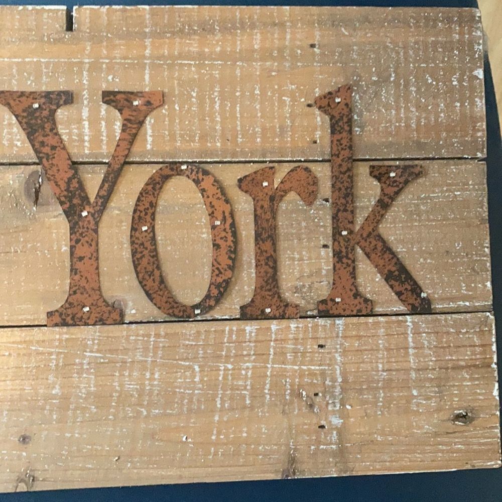 Wooden “New York” Sign - Picture 3 of 4